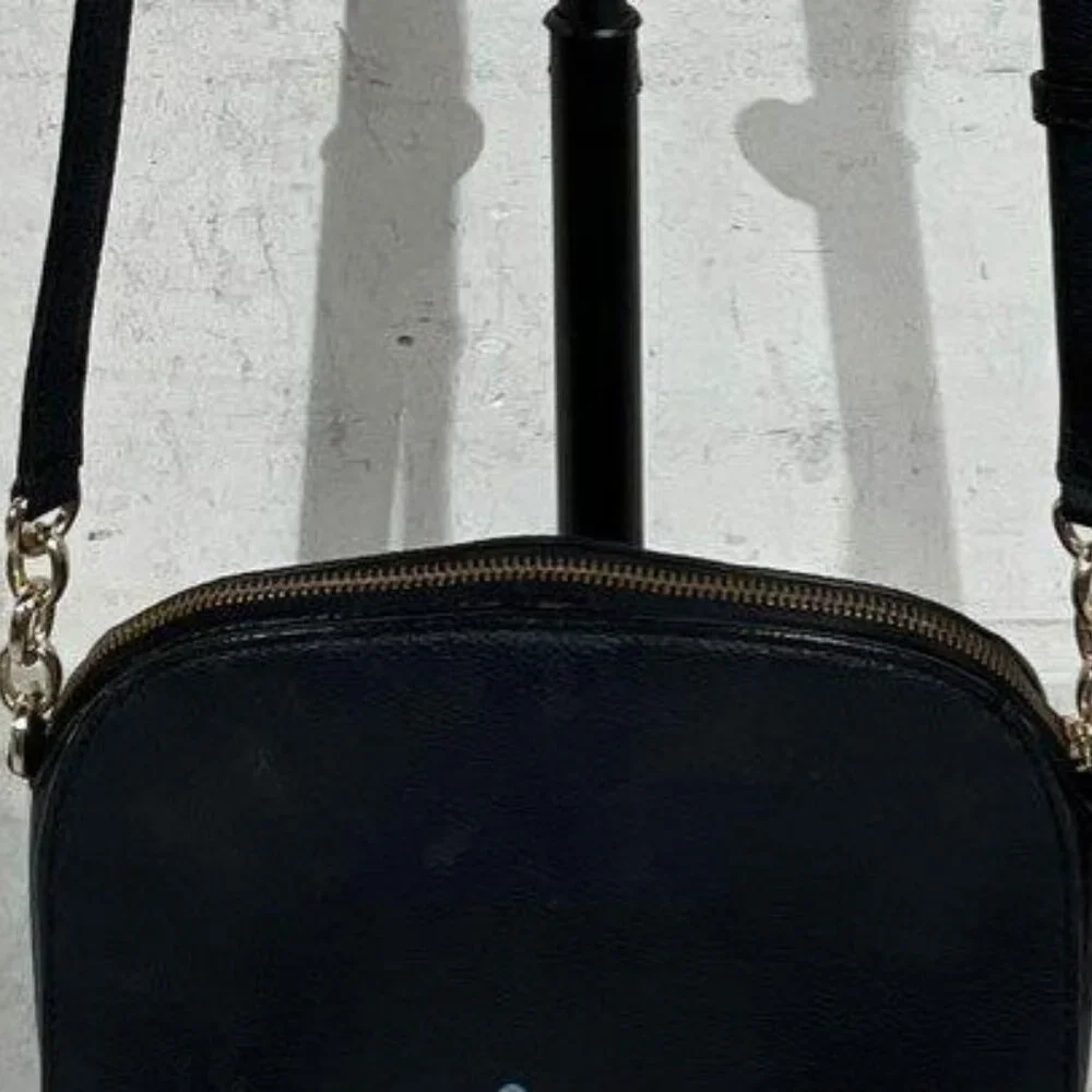 EUC Kate Spade w/ COA Larchmont Avenue Logo crossbody